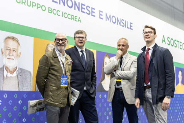 presentazione_abbigliaggio_grafico_assemblea_bcc20